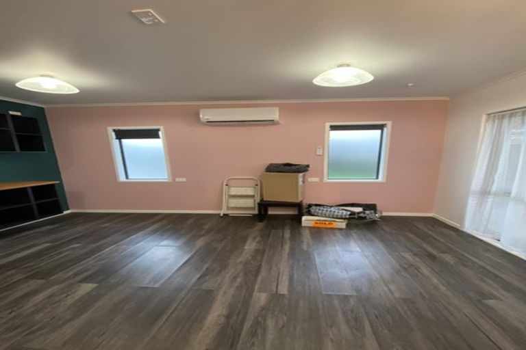 Photo of property in 2a Redwood Drive, Massey, Auckland, 0614