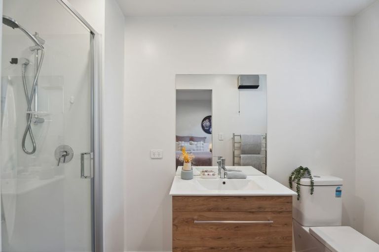 Photo of property in 5 Matakanui Lane, Wanaka, 9305