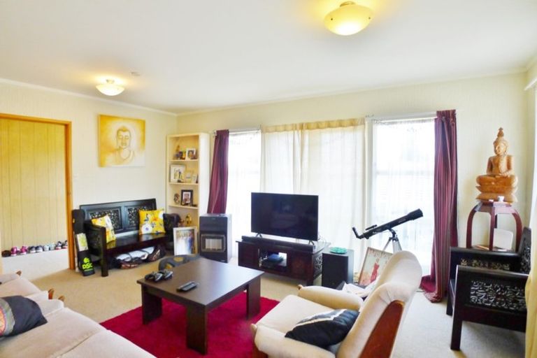 Photo of property in 5 Sunvue Road, Glen Eden, Auckland, 0602