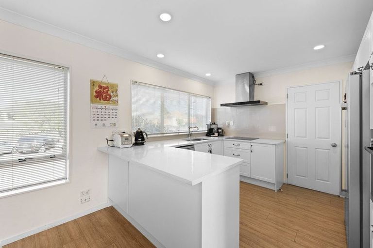 Photo of property in 1/15 Penruddocke Road, Half Moon Bay, Auckland, 2012