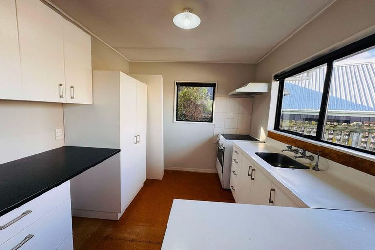 Photo of property in 4 Newland Court, Palmerston North, 4410