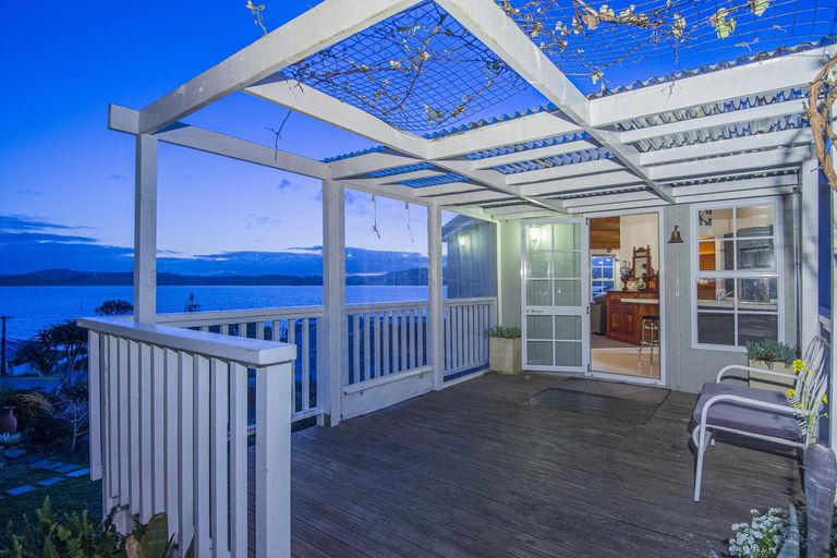 Photo of property in 2 Kaiwaka Road, Onerahi, Whangarei, 0110