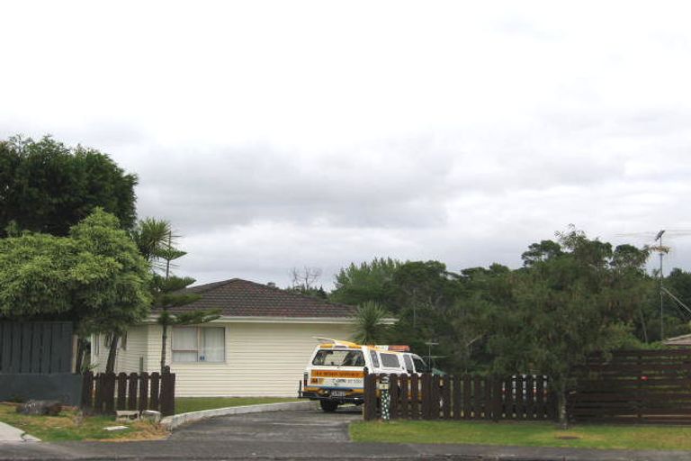 Photo of property in 8 Papa Place, Birkdale, Auckland, 0626