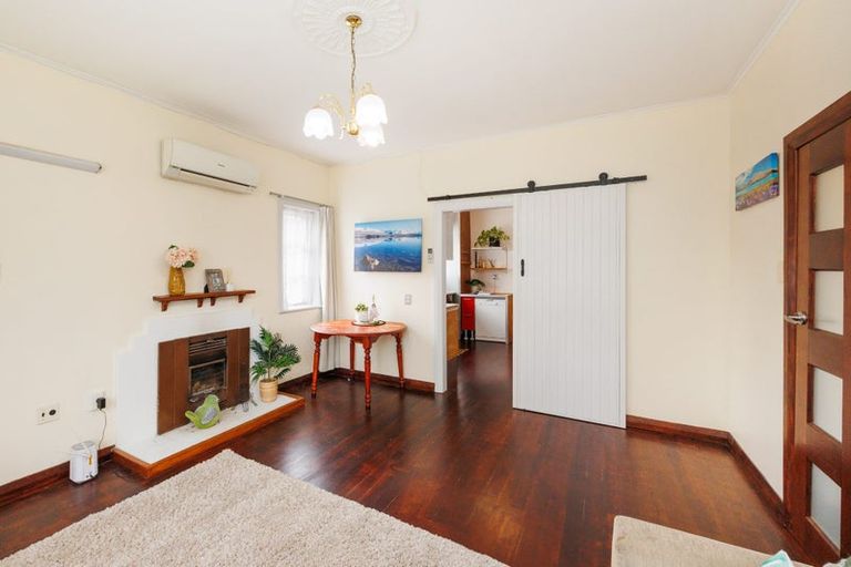 Photo of property in 210 College Street, West End, Palmerston North, 4412