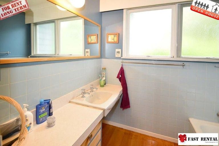Photo of property in 20 Tawhana Crescent, Red Beach, 0932