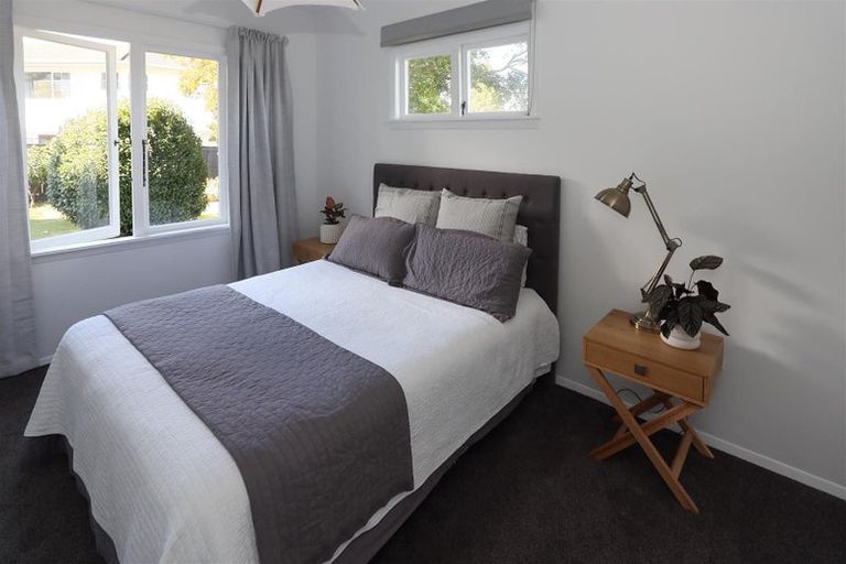 Photo of property in 1 Pah Road, Kawaha Point, Rotorua, 3010