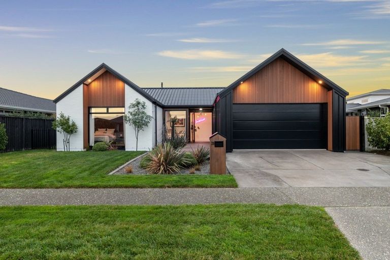 Photo of property in 28 Selliera Place, Papamoa Beach, Papamoa, 3118