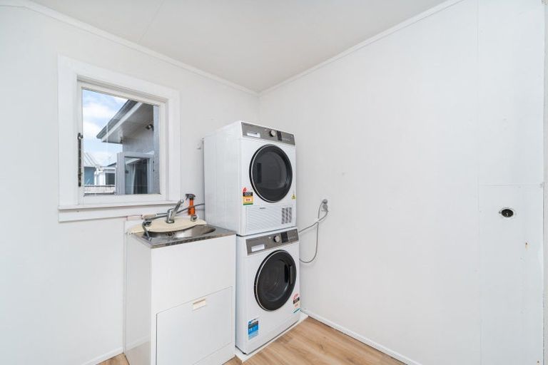 Photo of property in 28 Matamau Street, Palmerston North, 4414
