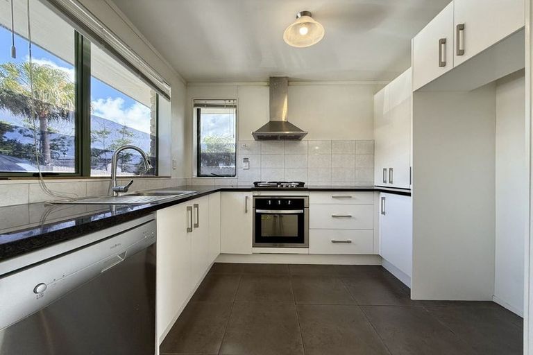 Photo of property in 48 Ruze Vida Drive, Massey, Auckland, 0614