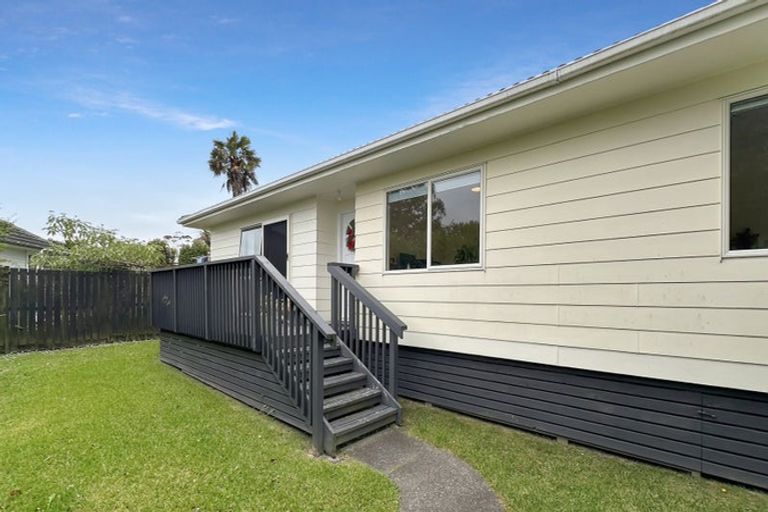 Photo of property in 2/49 Strid Road, Te Atatu South, Auckland, 0610