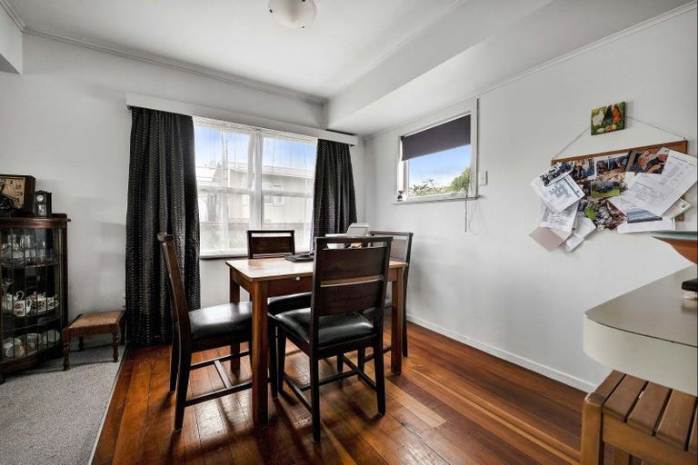 Photo of property in 1 Regan Street, Stratford, 4332