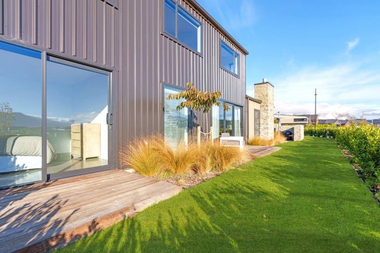 Photo of property in 35 Mount Nicholas Avenue, Wanaka, 9305