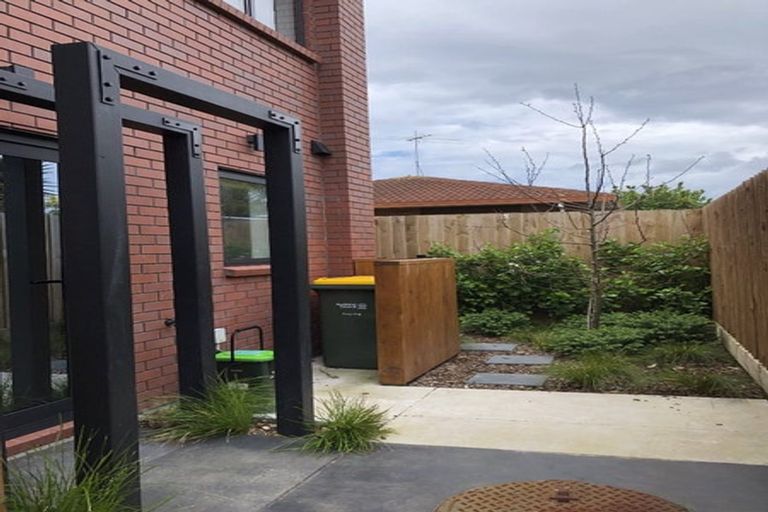 Photo of property in 11/19 Karamu Street, Te Atatu Peninsula, Auckland, 0610