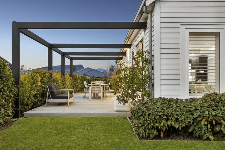 Photo of property in 33 Little Alpha Loop, Wanaka, 9305