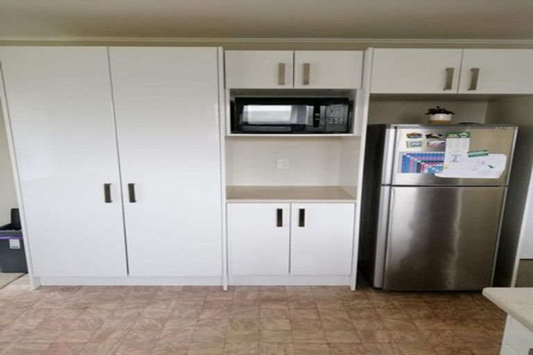 Photo of property in 26 Horokiwi Road West, Newlands, Wellington, 6037