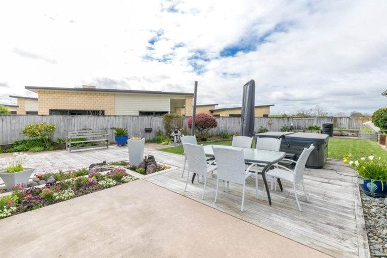 Photo of property in 2 Peninsula Point, Huntington, Hamilton, 3210