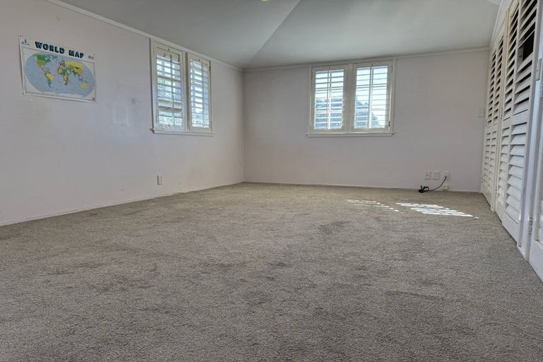 Photo of property in 115 Pupuke Road, Northcote, Auckland, 0627