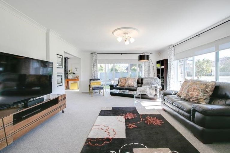 Photo of property in 2 Fern Grove, Taradale, Napier, 4112