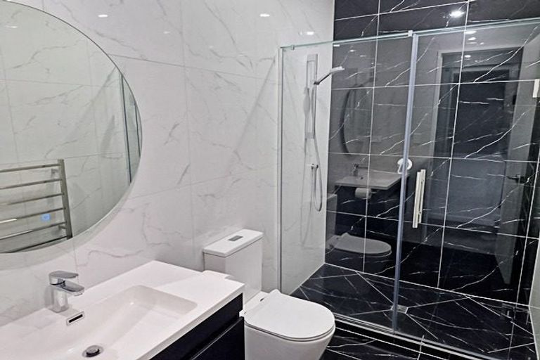 Photo of property in 10 Kuaha Road, Massey, Auckland, 0614