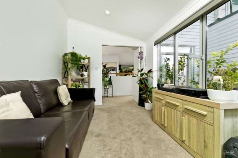 Photo of property in 36 Gunner Drive, Te Atatu Peninsula, Auckland, 0610