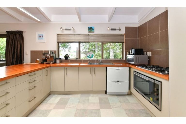 Photo of property in 47 Gledstane Road, Stanmore Bay, Whangaparaoa, 0932