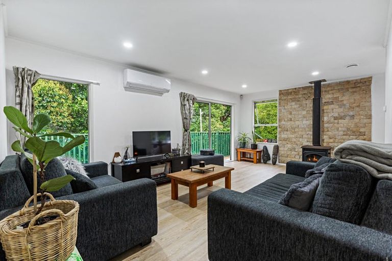 Photo of property in 11 Kilcar Place, Massey, Auckland, 0614