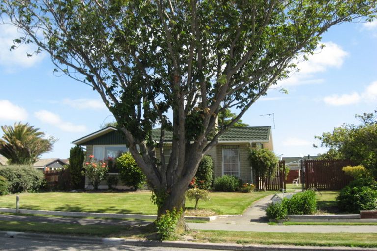 Photo of property in 11 Talltree Avenue, Avonhead, Christchurch, 8042
