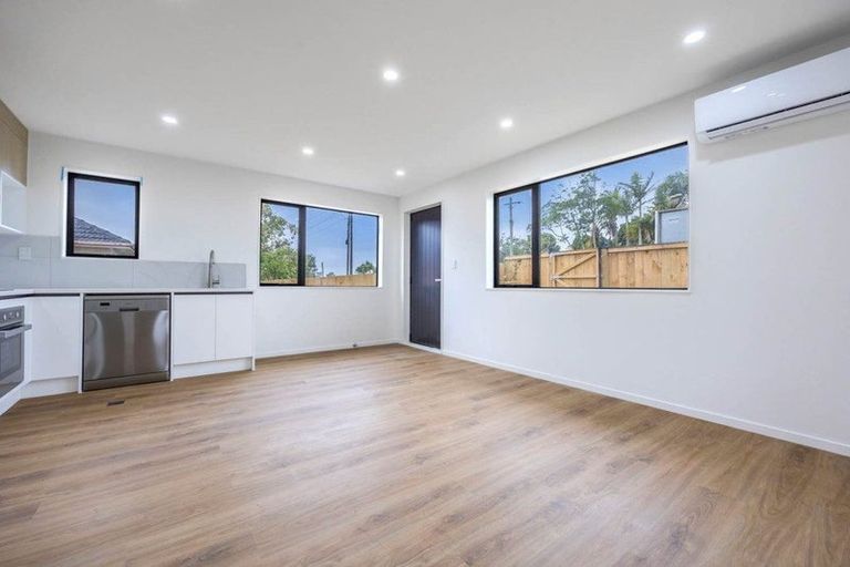 Photo of property in 49a Golf Road, New Lynn, Auckland, 0600