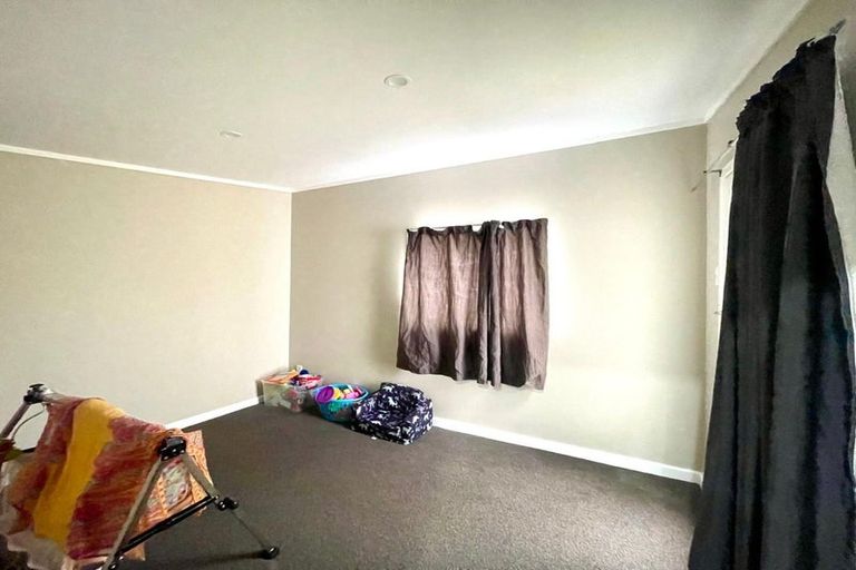 Photo of property in 77 Woodglen Road, Glen Eden, Auckland, 0602