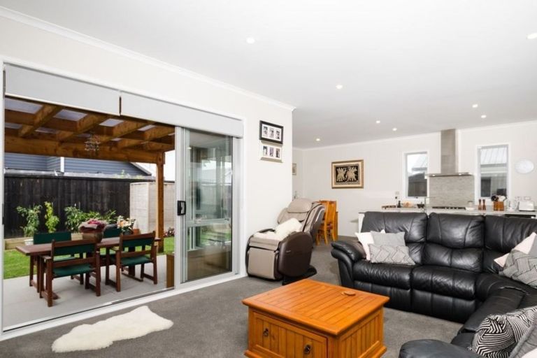 Photo of property in 8 Poaka Road, Hobsonville, Auckland, 0618