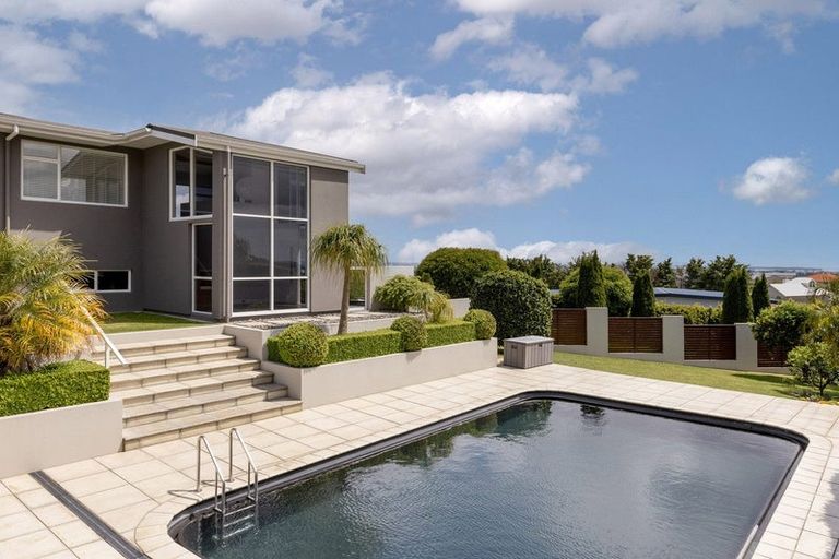 Photo of property in 98 Waikite Road, Welcome Bay, Tauranga, 3175