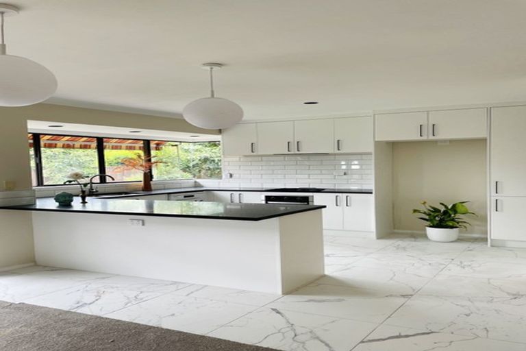 Photo of property in 21 Woodview Rise, Botany Downs, Auckland, 2010