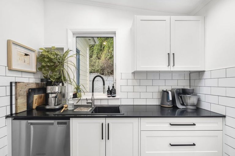 Photo of property in 16 Reuben Avenue, Brooklyn, Wellington, 6021