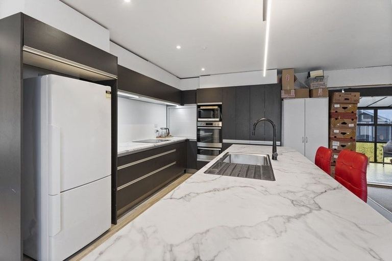 Photo of property in 14 Oberon Street, Stratford, 4332