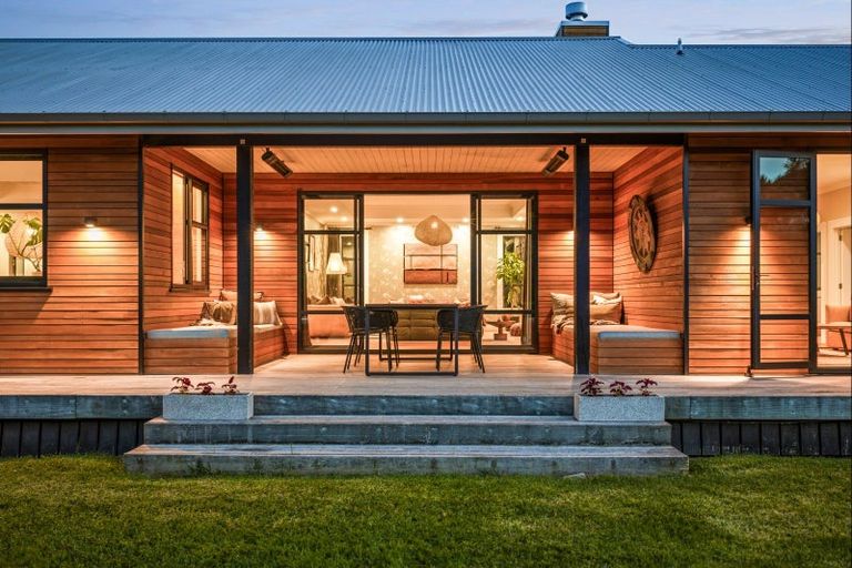 Photo of property in 2 Tamahunga Drive, Matakana, Warkworth, 0985