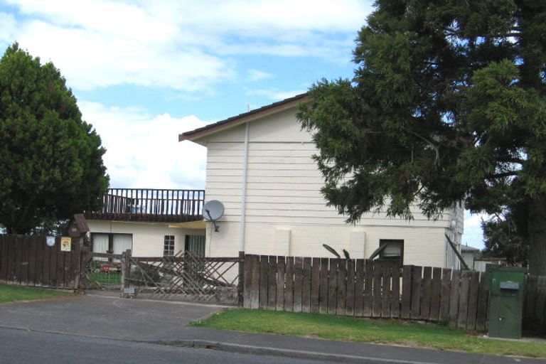 Photo of property in 43 West Harbour Drive, West Harbour, Auckland, 0618