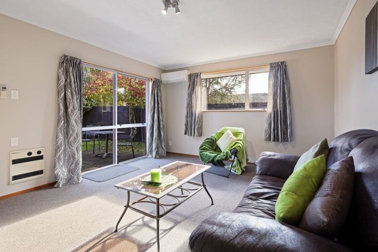 Photo of property in 2/5 Tuscany Place, Beckenham, Christchurch, 8023