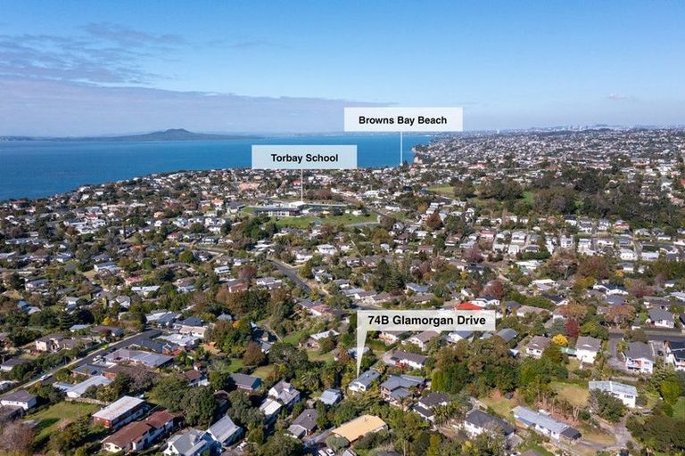 Photo of property in 2/74 Glamorgan Drive, Torbay, Auckland, 0630