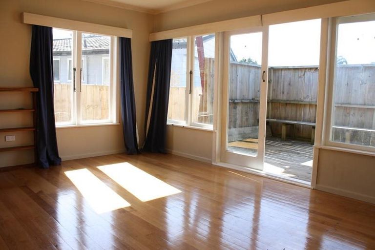 Photo of property in 12 Candia Road, Swanson, Auckland, 0612