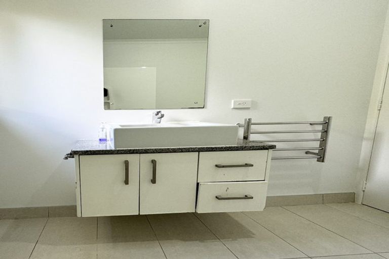 Photo of property in 79 Stanley Road, Glenfield, Auckland, 0629
