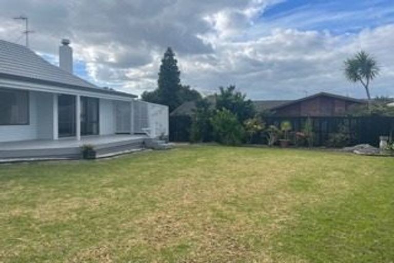 Photo of property in 96 Carnoustie Drive, Wattle Downs, Auckland, 2103