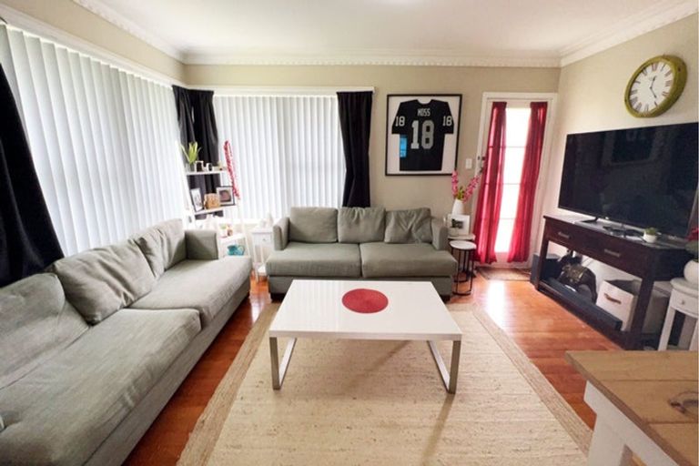 Photo of property in 33a Cambridge Terrace, Papatoetoe, Auckland, 2025