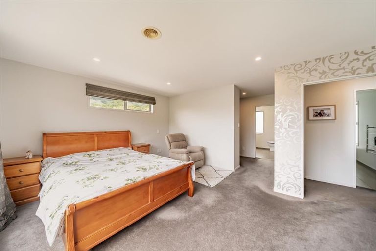 Photo of property in 7 Halewood Grove, Churton Park, Wellington, 6037