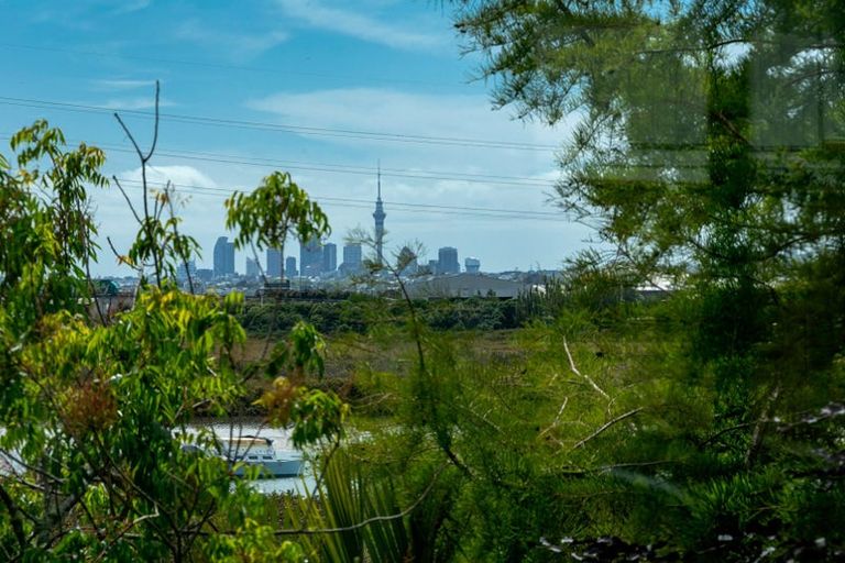 Photo of property in 112c Roberts Road, Te Atatu South, Auckland, 0610