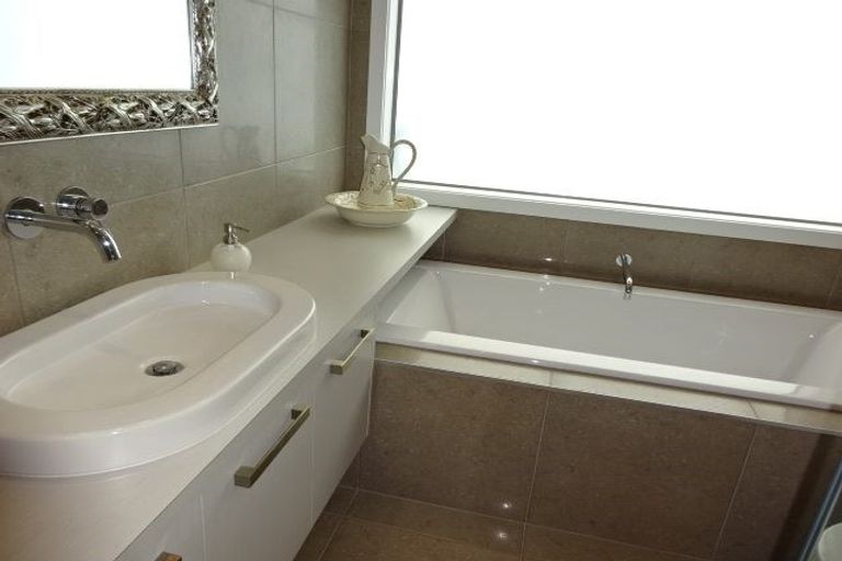 Photo of property in 31 Grand Drive, Orewa, 0931