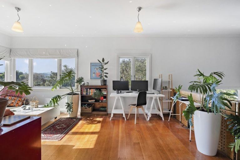 Photo of property in 103 Inglis Street, Seatoun, Wellington, 6022