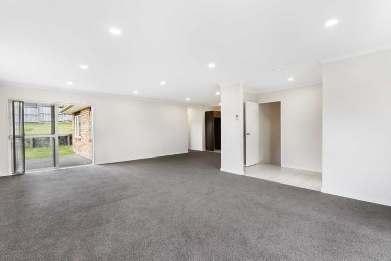 Photo of property in 4 Guinness Place, Massey, Auckland, 0614