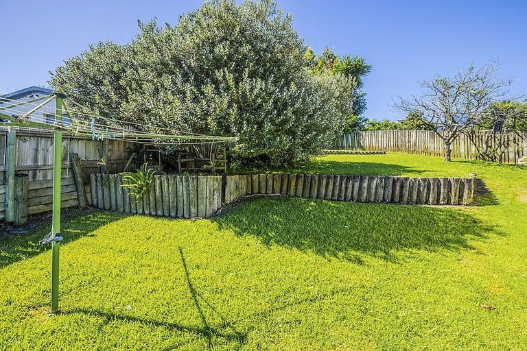 Photo of property in 8 Miro Place, Waiuku, 2123