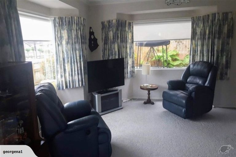 Photo of property in 1 Mangorei Road, Merrilands, New Plymouth, 4312