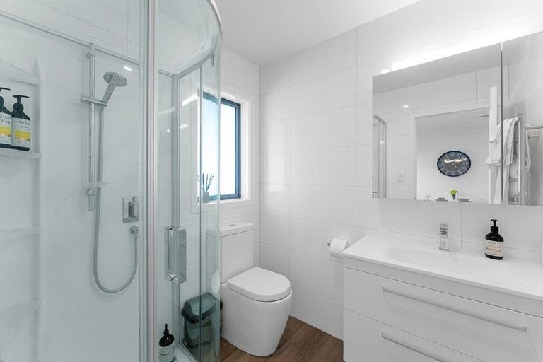 Photo of property in 10f Tupare Place, Highlands Park, New Plymouth, 4312